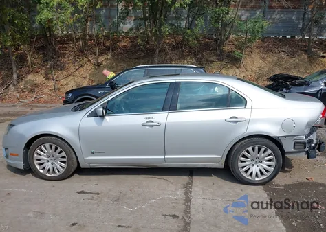 2010 Ford Fusion Hybrid z USA, uszkodzony, nr VIN 3FADP0L32AR234232